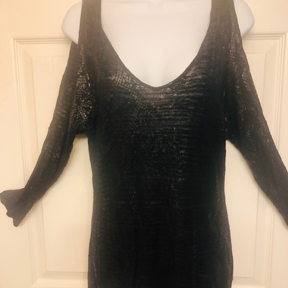 Cache Cold Shoulder Top - Picture 2 of 7